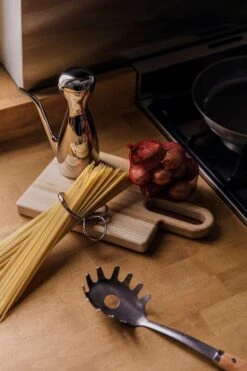 Hanna Saari Halikko Cutting Board, Small, Ash 13 Hanna Saari Halikko Cutting Board, Small, Ash -Selected Kitchenware Store 3 pastaa helmikuu 23 1