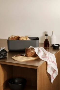 Eva Solo Bread Bin, Grey 9 Eva Solo Bread Bin, Grey -Selected Kitchenware Store 520362 Eva Solo Bread bin Elephant grey2