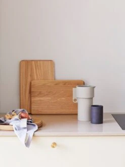 Form & Refine Cross Cutting Board, Medium 13 Form & Refine Cross Cutting Board, Medium -Selected Kitchenware Store FR Cross Cuttingboards Alcoa Pitcher 1