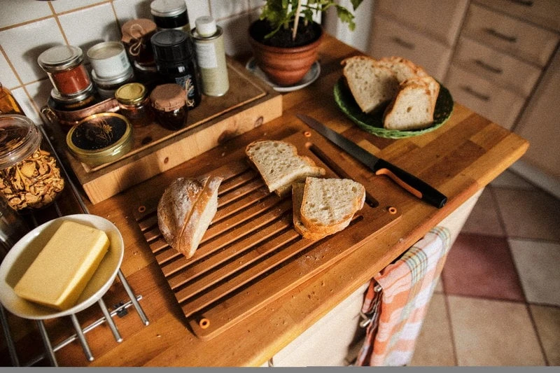 Fiskars Functional Form Bread Board And Knife Set 5 Fiskars Functional Form Bread Board And Knife Set - Image 3