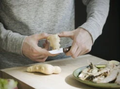 Fiskars Norr Peeling Knife 11 Fiskars Norr Peeling Knife -Selected Kitchenware Store Fiskars Kitchen Action Norr Peeling knife cutting ginger 1016475