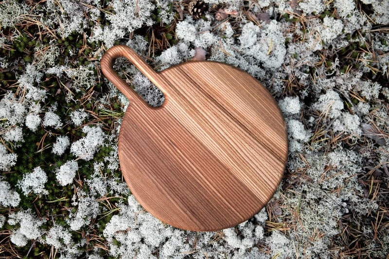 Hanna Saari Halikko Cutting Board, Round, Elm 6 Hanna Saari Halikko Cutting Board, Round, Elm - Image 4