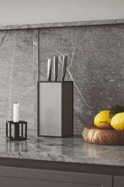 By Lassen K'Block Knife Holder/container, Dark Grey 7 By Lassen K'Block Knife Holder/container, Dark Grey -Selected Kitchenware Store Heg Mller 210622 byLassen Sllerd og kvanum10704