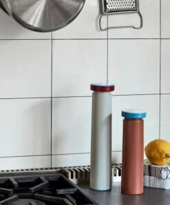 HAY Salt & Pepper Mill, M, Terracotta 11 HAY Salt & Pepper Mill, M, Terracotta -Selected Kitchenware Store Salt and Pepper L light grey Salt and Pepper M terracotta 1
