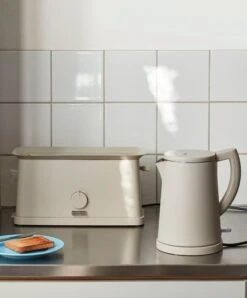 HAY Sowden Toaster, Grey 11 HAY Sowden Toaster, Grey -Selected Kitchenware Store Sowden Toaster EU grey Sowden Kettle EU grey