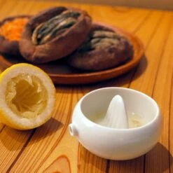 Tonfisk Design Oma Lemon Squeezer -Selected Kitchenware Store Tonfisk TNW011 MOOD 1500px 1920x