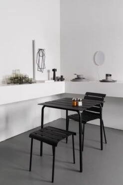 Valerie_objects Trivets, 4 Pcs, Lacquered Steel, Black 7 Valerie_objects Trivets, 4 Pcs, Lacquered Steel, Black -Selected Kitchenware Store VO 22 showroom combinaties 8