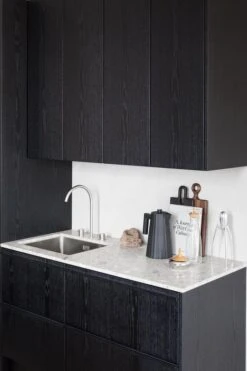 Alessi Plissé Electric Kettle 1,7 L, Black -Selected Kitchenware Store Z7A8229